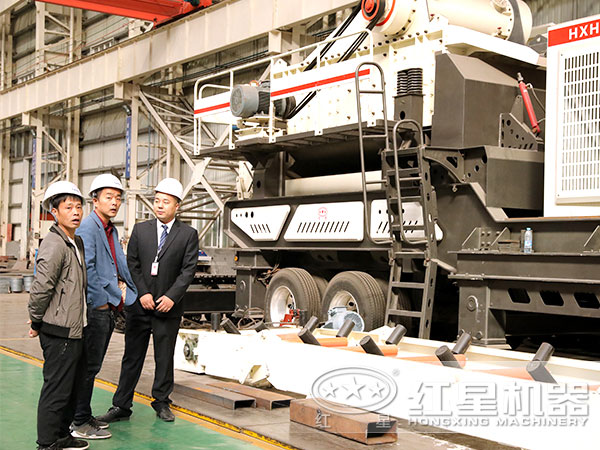 時產200噸流動鄂破機：客戶來廠參觀