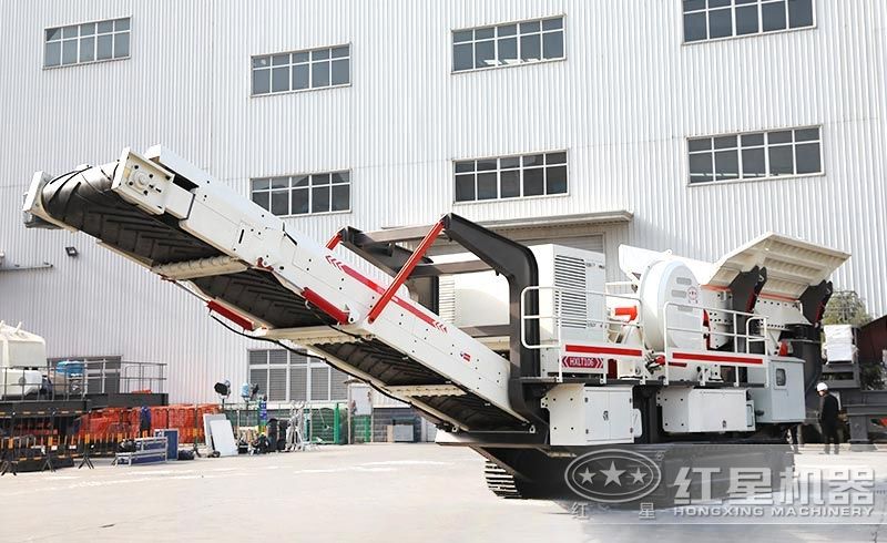 移動石子破碎機:履帶液壓驅(qū)動行走