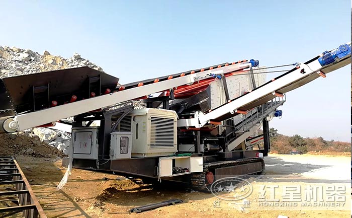 移動(dòng)石子破碎機(jī)現(xiàn)場(chǎng)