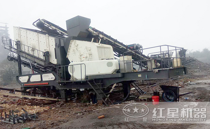 流動(dòng)破碎石子機(jī)處理建筑垃圾施工現(xiàn)場(chǎng)