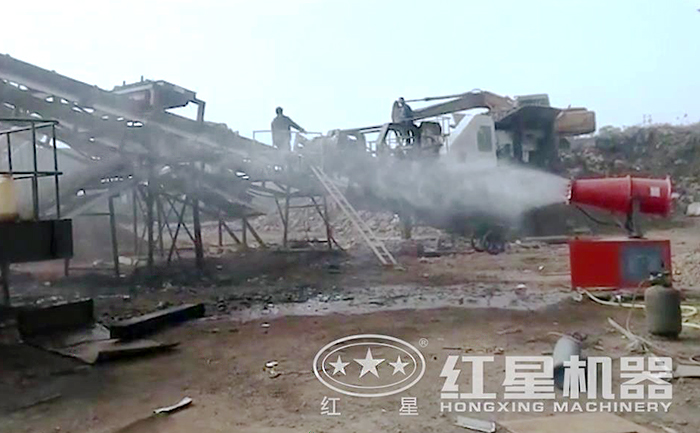 移動(dòng)破碎作業(yè)現(xiàn)場(chǎng)