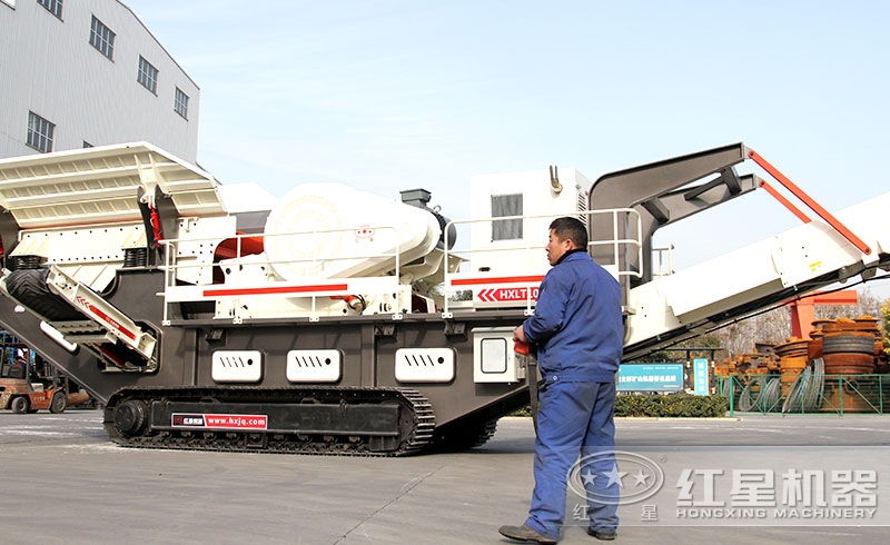 履帶移動(dòng)破碎機(jī)可遙控作業(yè)