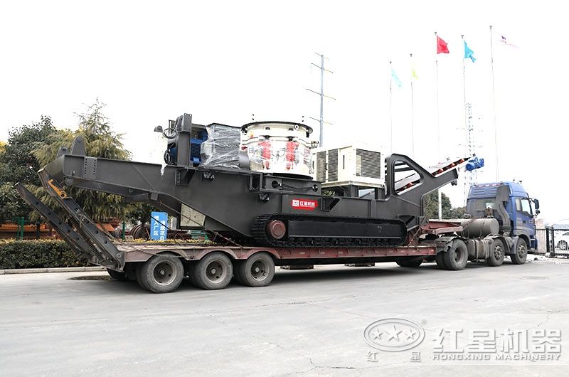 一臺移動建筑垃圾破碎機輕松開回家