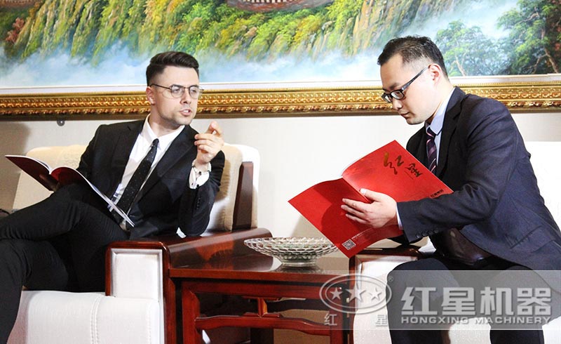 河南紅星移動(dòng)式軋石機(jī)，便宜的價(jià)格吸引無(wú)數(shù)用戶