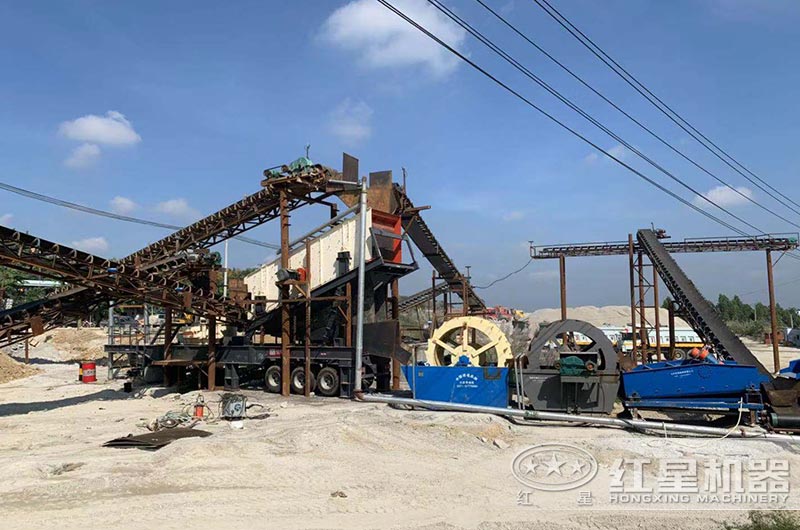 車載式移動(dòng)碎石機(jī)現(xiàn)場(chǎng)圖