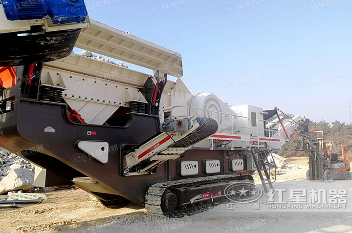 江蘇鄂破履帶移動破碎機現(xiàn)場