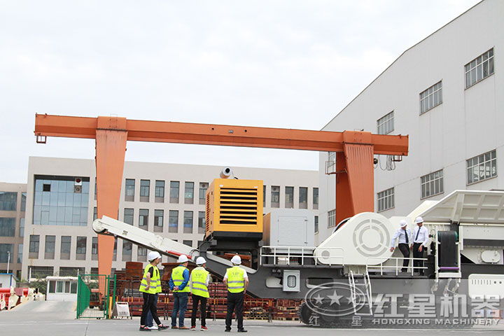 客戶參觀紅星移動粉碎機