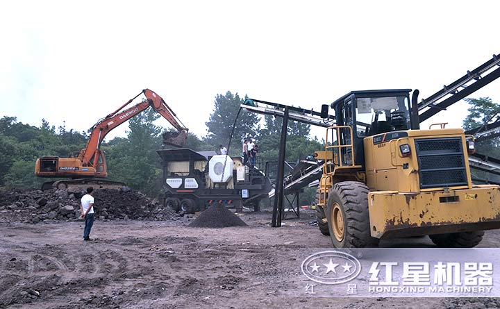 移動型煤炭破碎機(jī)客戶現(xiàn)場